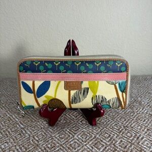 FOSSIL Key Per Zip Around Continental Clutch Wallet Multicolor Coated Canvas